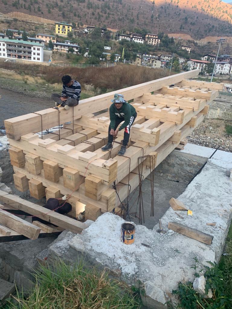 Placing timber cantilever beam